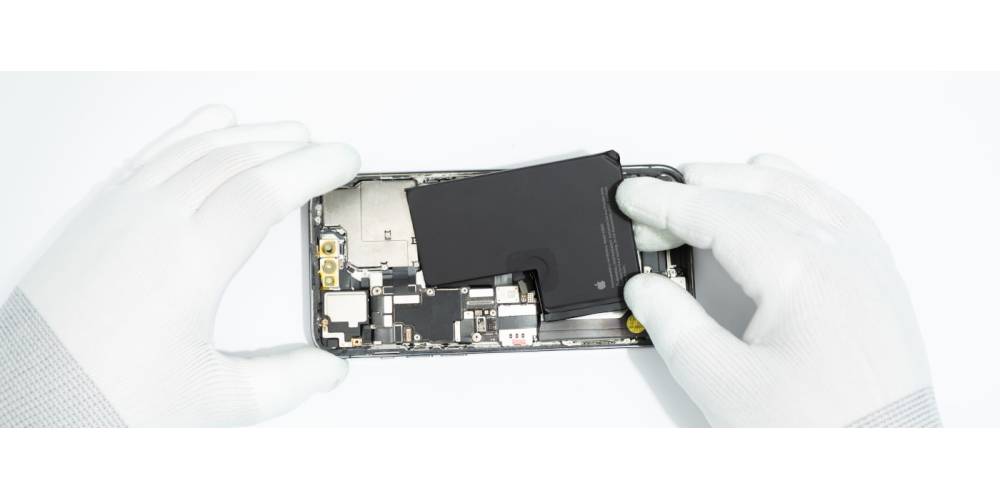 Ile kosztuje wymiana baterii w iPhone i dlaczego to się opłaca?